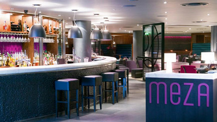 Unbranded Cocktail Mixology Experience