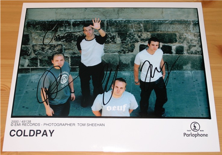 COLDPLAY GROUP SIGNED 10 x 8 INCH PROMO PHOTO