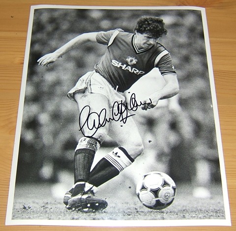 COLIN GIBSON SIGNED 10 x 8 INCH B/W PHOTOGRAPH