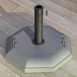 A solid stone grey concrete base weighs 27kg and comes with pull up handles for ease of movement