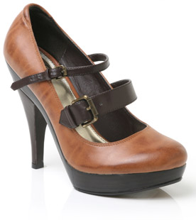 Leather court shoe with two contrasting buckled straps. The Coxley court has a high covered heel wit