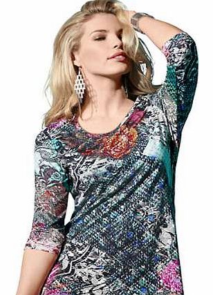 Lovely, colourful top with a rounded neckline, three-quarter length sleeves and a wavy hem. This all-over print is bang on trend for this season. Creation L Top Features: Fitted design Three-quarter length sleeves Washable 95% Viscose, 5% Elastane Le