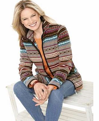 This fleece jacket has a feel-good fabric and a striking design! The jacket has a versatile pattern, a protective stand-up collar, full-length zip and 2 pockets. It features an intricate finish with brown piping along all edges. Creation L Fleece Jac