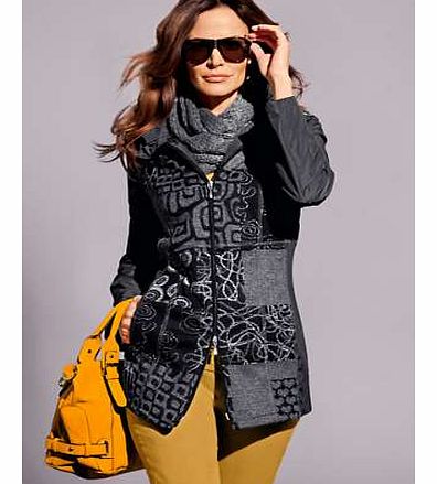 Trendy patterned jacket with seams to the front and back stitched with contrasting colour, ruffled collar and high-quality 2-way zipper. Also in a longline style with plain back and sleeves. Creation L Jacket Features: Washable 100% Polyester Length 