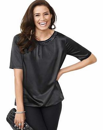 Versatile short sleeve blouse with sequins and pleating on the piped, round neckline. The elasticated hem flatters the waistline too. Creation L Blouse Features: Flattering fit Short sleeves Elasticated hem Washable 97% Polyester, 3% Elastane Length 