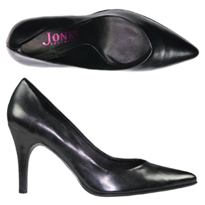 A traditional Court shoe from Jones Bootmaker. With wave shaped top line, pointed toe and covered he