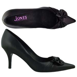 A smart Court shoe from Jones Bootmaker. With decorative bow to vamp, pointed toe and covered heel.