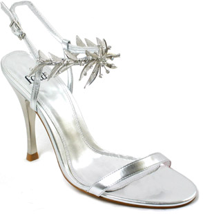 This perfect metallic sandal is ideal for summer parties and to add an elegant touch to your evening