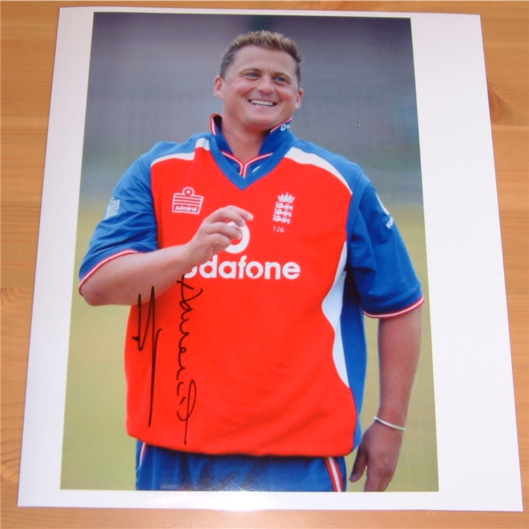 DARREN GOUGH SIGNED 9 x 6 INCH COLOUR PHOTO