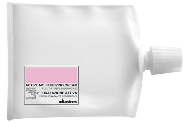 A full day replenishing aid to care for the wellbeing of dehydrated and sensitive skin, a rich mix o