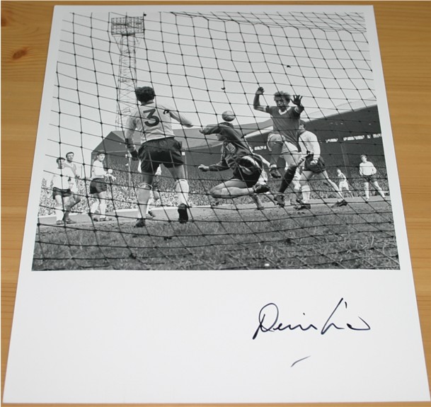 DENIS LAW HAND SIGNED 10 x 8 PHOTO