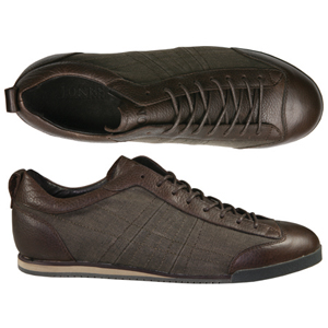An 8 eyelet casual shoe from Jones Bootmaker. This bowling style shoe has contrast material to upper