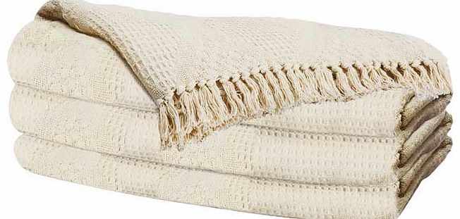 Made from 100% cotton this diamond throw is durable. soft-to-touch and versatile enough to respond to temperature changes. The cotton throw in a clean neutral hue will lock in warmth making it ideal for snuggling with indoors and its ideal for bed to