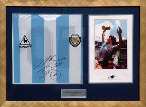 Unbranded Diego Maradona and#8211; Limited edition signed Argentina shirt and photo