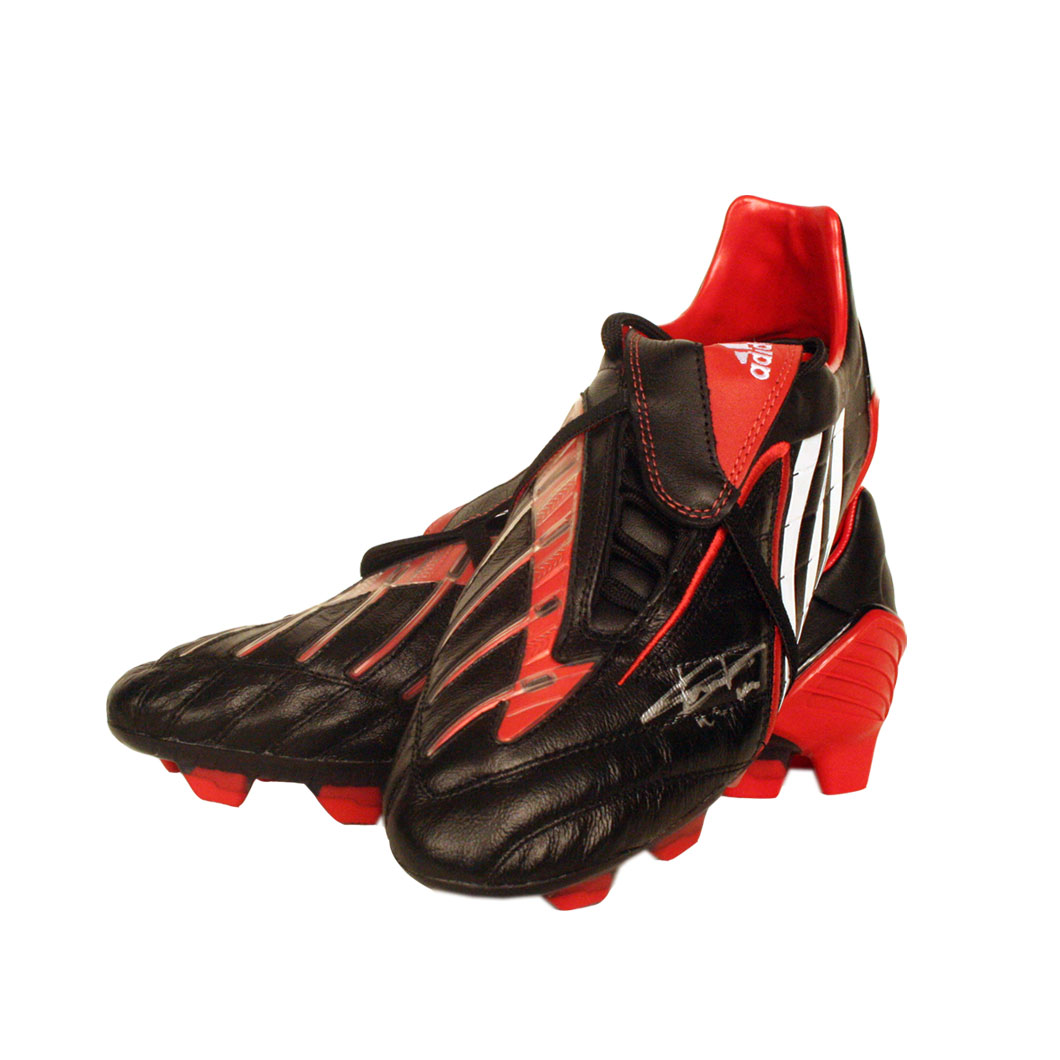 This Adidas Predator football boot is the model as worn by Liverpool striker Dirk Kuyt. Wearing thes