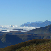 Experience the dramatic peaks of the Drakensburg Mountains and visit Giant