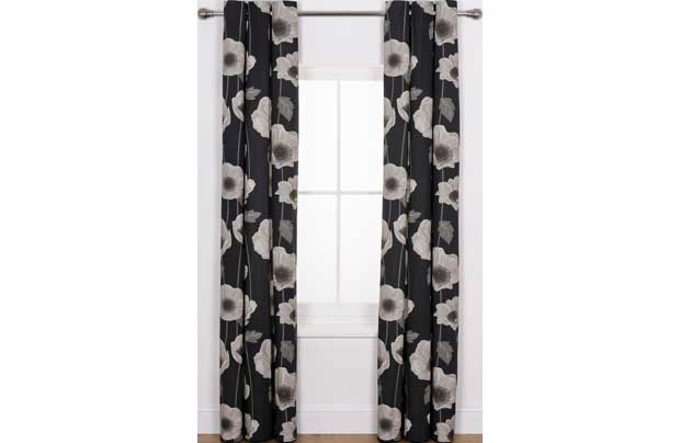These Sandowne and Bourne Curtains - 168 x 183cm in black offer a stylish and fresh light protection and decoration solution. A trendy black and white floral design will add a touch of elegance to your living room or bedroom. Suitable for machine was