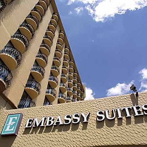 Unbranded Embassy Suites Kansas City - Plaza