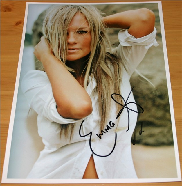 EMMA BUNTON HAND SIGNED 10 x 7.5 INCH COLOUR PHOTO