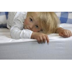 Unbranded Fitted Mattress Protector (Cot)