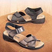 Free-Step Womens Cross Over Sandals