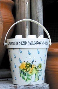 Unbranded Gardener` Radio - Raindrops keep falling on my shed!