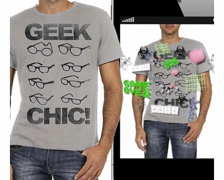 Geek Chic Interactive T-ShirtI bet you didnt know there is a t-shirt that comes to life when you wave a smartphone in front of it!Simply use the FREE App which can be downloaded from the iTunes and Google Play store. Launch the app, hold the phone in