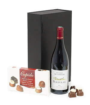 Louis Bonard Beaujolais 2005 AC 75clHamlet Gold Gift Wrapped Ballotin of Belgian Chocolates 125gPOST
