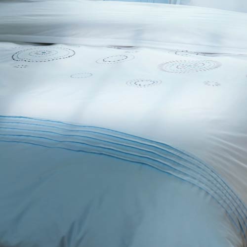 This easy care extra fine cotton mix duvet cover comes with a matching laundry bag for easy storage.