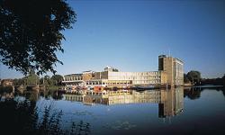 The Golden Tulip Apollo Hotel is located in Amsterdam close to the de Zuid-as business district and 