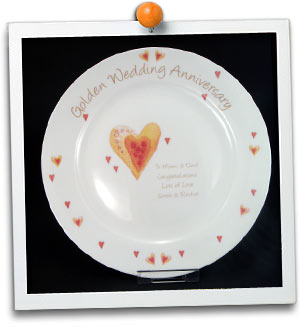 Golden Wedding Anniversary Plate.Celebrate their Golden Wedding Anniversary with this lovely keepsak