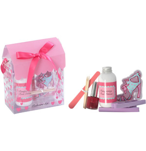 Pedicure set in a gift box, including nail varnish, footsoak, nail file and lotion.