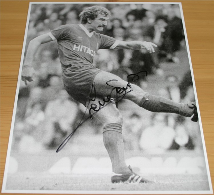 GRAEME SOUNESS SIGNED LIVERPOOL B/W 10 x 8 PHOTO