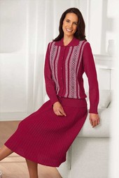 The very finest quality! Jacket features fancy textured detail with button through fastening. Detatc