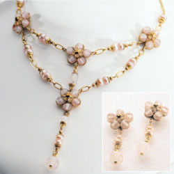 Delicate gold-plated jewellery with rose quartz, freshwater pearl and glass crystals