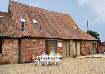 Unbranded Hadleigh Farm Barn