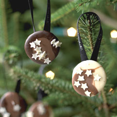 Bring the charm of a traditional Christmas flooding back with these deliciously crafted tree