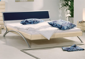 The Hasena Torre has the following features: Assisi legs and Comfort headboard in a Alugloss