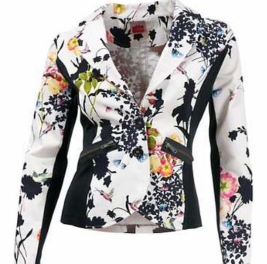 Bold and beautiful, this floral print blazer is a seriously cool take on timeless tailoring. Cut to a flattering fit, this jacket has single button fastening, visible zip pockets, black insert on the side and inner arm and black trim on the back. In 