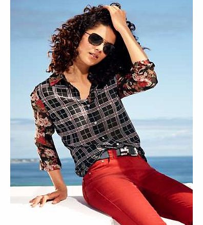 This blouse is likely to become a staple in your smart casual wardrobe. A print can bring an outfit to life. Features floral print sleeves, collar and front button fastening. Heine Blouse Features: Washable 100% Polyester Length approx. 66 cm (26 ins