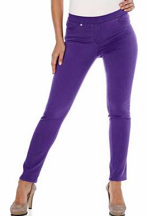 Ankle length jeggings in a 5 pocket style with zips at each hem and extra stretch for a toned tummy. Heine Jegging Features: Washable 77% Cotton, 22% Polyester, 1% Elastane Short inside leg approx. 68 cm (27 ins) Regular inside leg approx. 74 cm (29 