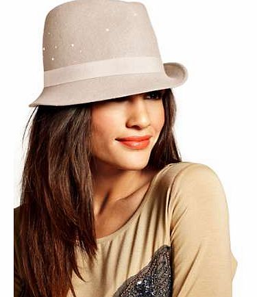 With corded ribbon and rhinestone detailing. Heine Hat Features: One size Wool Size: 21 x 16 cm (8 x 6 ins)