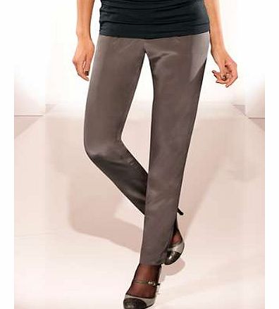 In an elegant straight cut and with a fine sheen, two side slash pockets plus an elasticated waistband and pleats. Heine Trouser Features: Standard rise Washable 100% Silk Inside leg approx. 77 cm (30 ins)