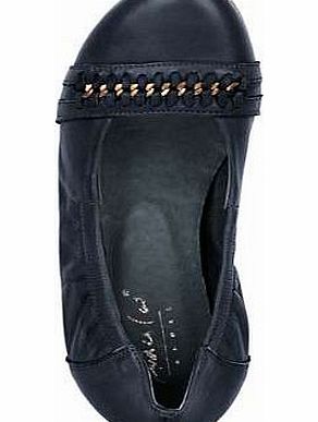 Leather slip-ons with metal stud detail and elasticated side detail. Heine Shoe Features: Upper, lining and sock: Leather Sole: Other materials Please make sure that you try your footwear on before returning, as the box or label may state a US/Euro s