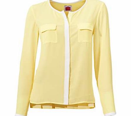This blouse is likely to become a staple in your spring/summer wardrobe. Slightly transparent with box pleats on the back, 2 chest pockets and 2 side vents. Back is slightly longer. Heine Blouse Features: Washable 100% Polyester Length approx. 62 cm 