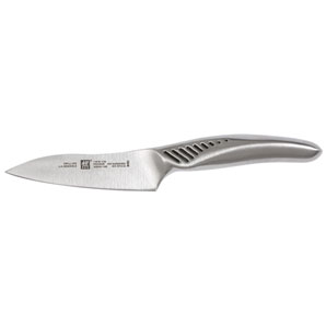 With innovative, asymmetric handles, Henckels Twin Fin knives make cutting and slicing easy and