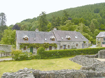 Unbranded Heron House