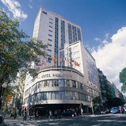 The Hesperia Presidente hotel is located in the heart of Barcelona, situated in the financial, comme