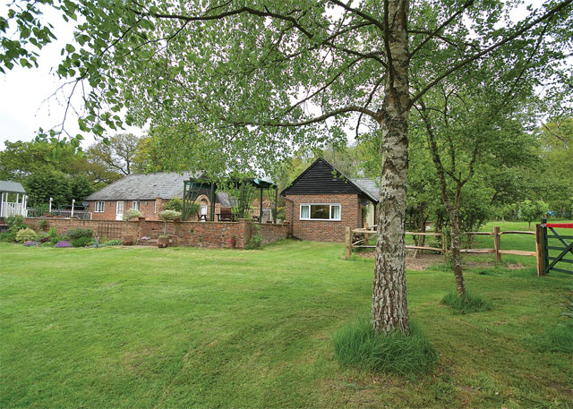 Unbranded Hop Cottage