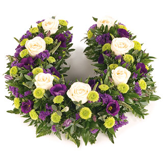 An informal loose Chaplet in subtle shades of blues and white.